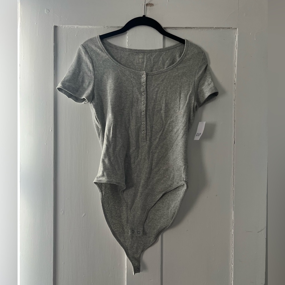 Gap NWT Women’s Gray Baby Tee Style Modern Bodysuit Size Medium